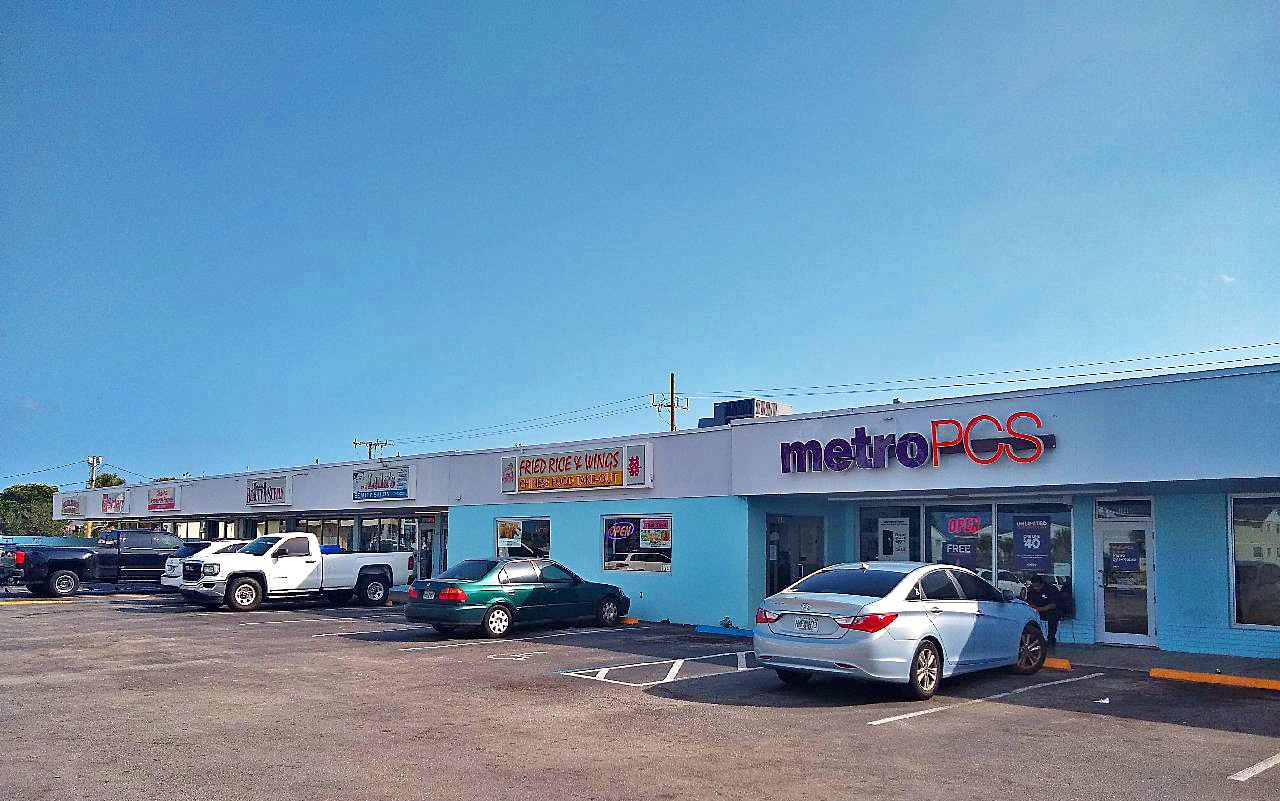 1521 W Blue Heron Blvd, West Palm Beach, FL for lease Primary Photo- Image 1 of 3