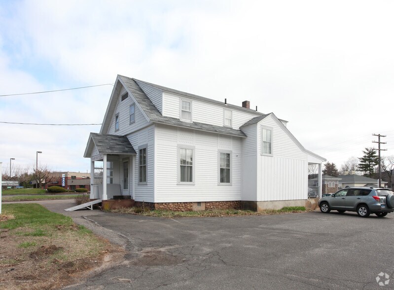 378 Hopmeadow St, Simsbury, CT à vendre - Photo du bâtiment - Image 2 de 4