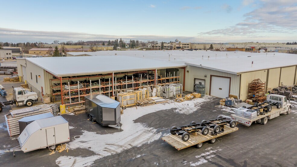 857 W State St, Hartford, WI à louer - Photo du bâtiment - Image 3 de 13