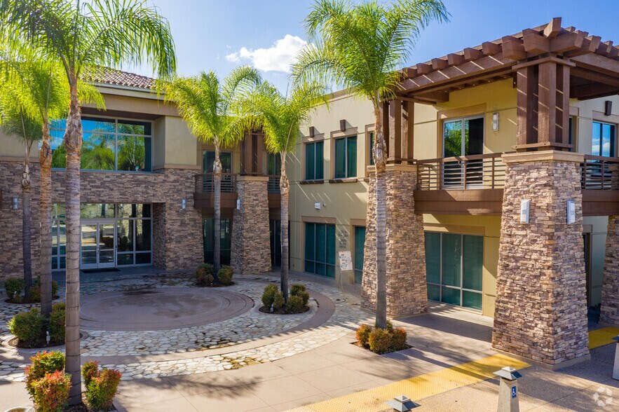 1530 Hilton Head Rd, El Cajon, CA à louer - Photo du bâtiment - Image 3 de 10