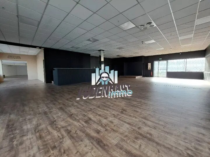 Retail in Portet-sur-Garonne for lease Interior Photo- Image 1 of 11