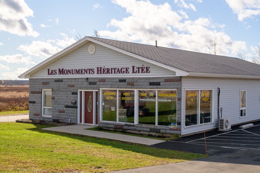 201 Amirault St, Dieppe, NB for sale - Primary Photo - Image 1 of 1