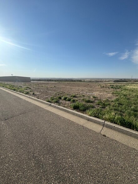 26th Street West St, Williston, ND à vendre - Photo du bâtiment - Image 2 de 3