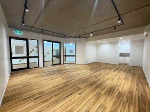 77 Redcliffe Pde, Redcliffe for lease Interior Photo- Image 2 of 5