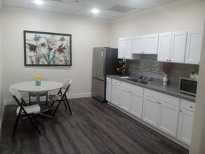 5065 Deer Valley Rd, Antioch, CA à louer Photo intérieure- Image 1 de 10