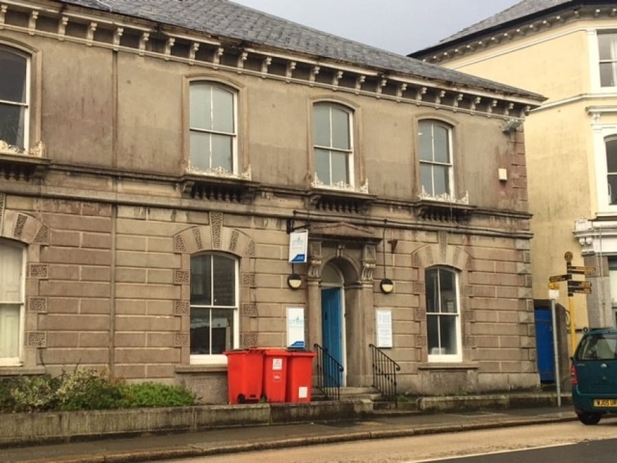 8 Windsor Pl, Liskeard for sale Primary Photo- Image 1 of 6