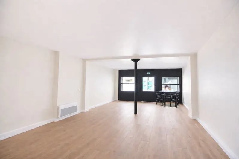 104 Rue De La Folie-Méricourt, Paris for sale Interior Photo- Image 1 of 12