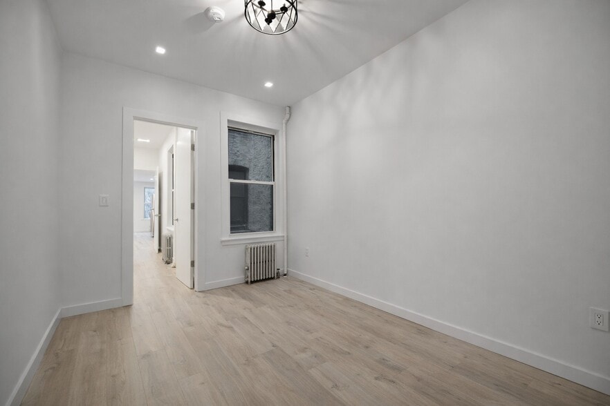 1679 Gates Ave, Ridgewood, NY for sale - Building Photo - Image 2 of 27