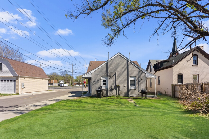 31 N 14th St, Belleville, IL à vendre - Photo du bâtiment - Image 3 de 22