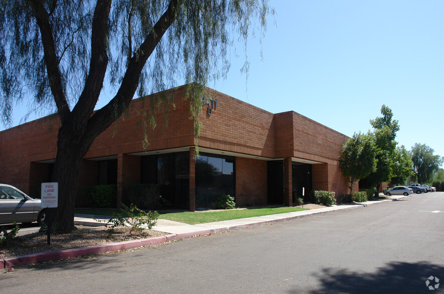 4013 E Broadway Rd, Phoenix, AZ à louer - Photo du bâtiment - Image 3 de 5