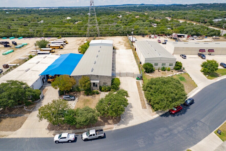 13403 Western Oak Dr, Helotes, TX à louer - Photo du bâtiment - Image 3 de 20
