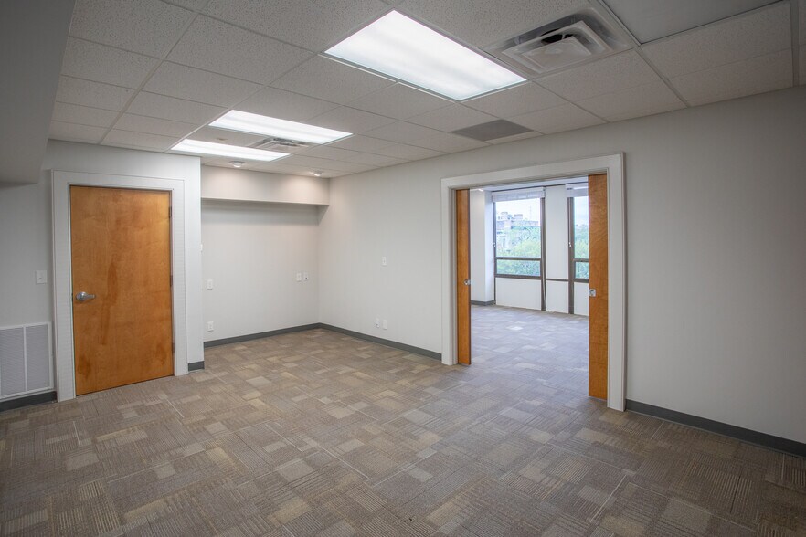 300 Bull St, Savannah, GA à louer - Photo intérieure - Image 3 de 10