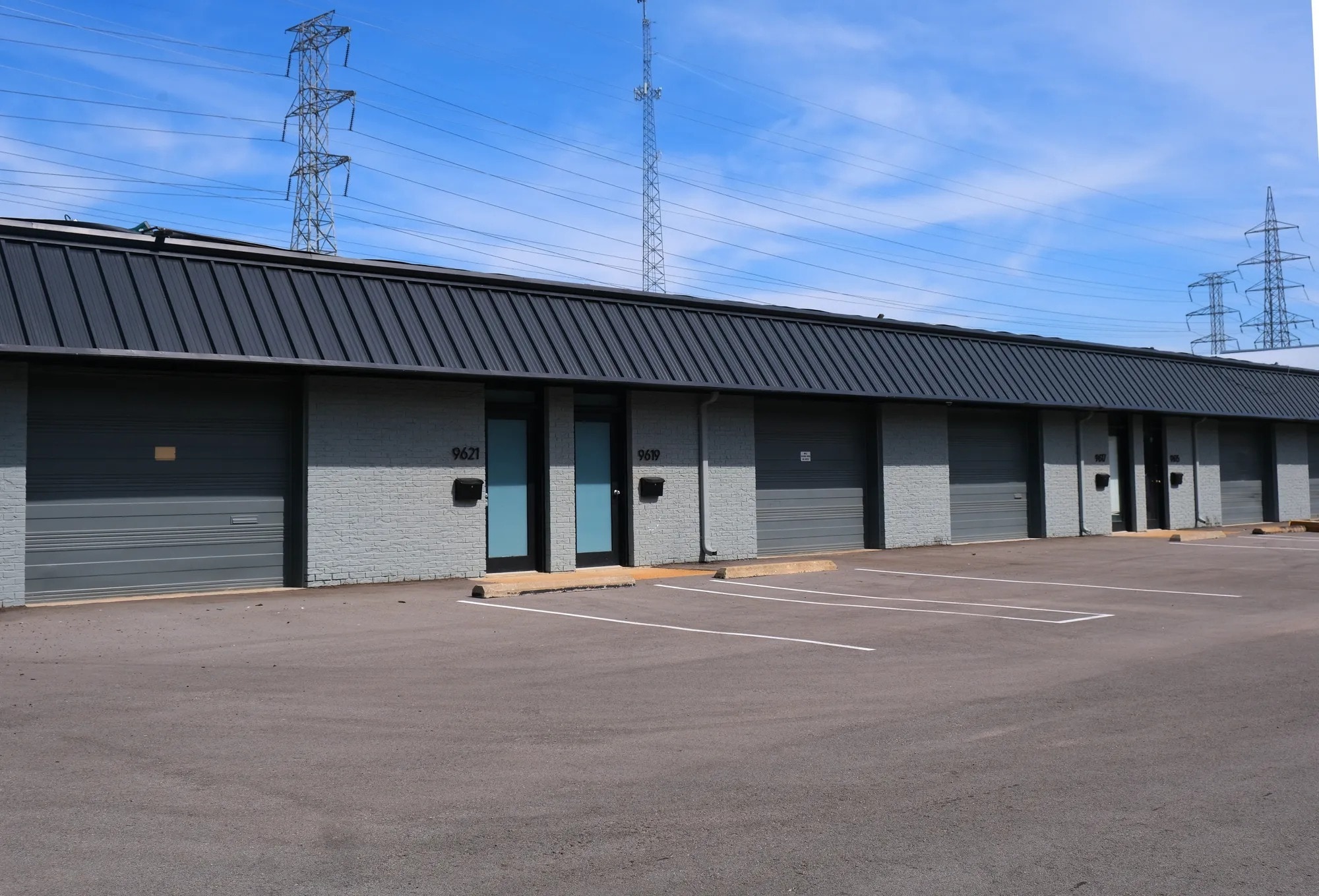 9601-9621 Dielman Rock Island Industrl Dr, Olivette, MO à louer Photo du bâtiment- Image 1 de 6
