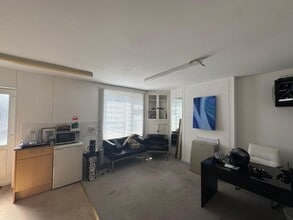 9-15 Between Streets, Cobham à louer Photo intérieure- Image 1 de 4