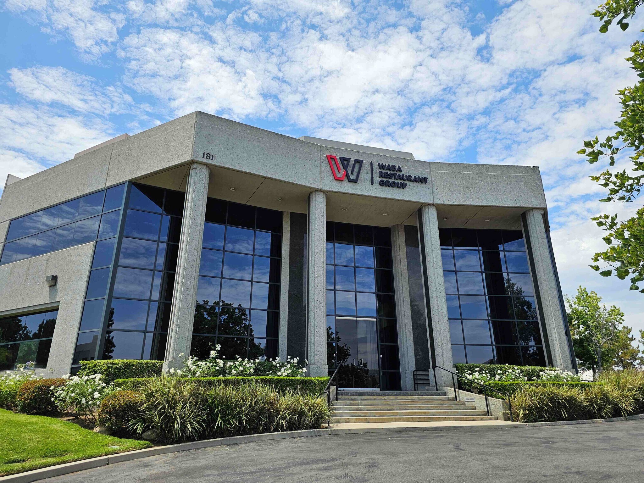 181 S Old Springs Rd, Anaheim, CA à vendre Photo du bâtiment- Image 1 de 1