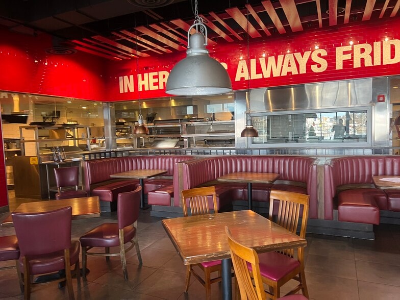 3181 Harkness Ave, Brooklyn, NY for lease - Building Photo - Image 3 of 11