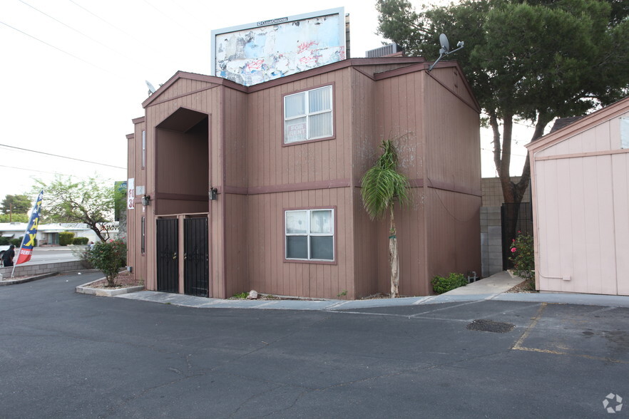 1530 E Charleston Blvd, Las Vegas, NV for lease - Building Photo - Image 3 of 4