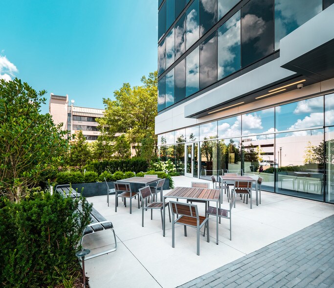 11800 Sunrise Valley Dr, Reston, VA à louer - Photo du bâtiment - Image 2 de 7