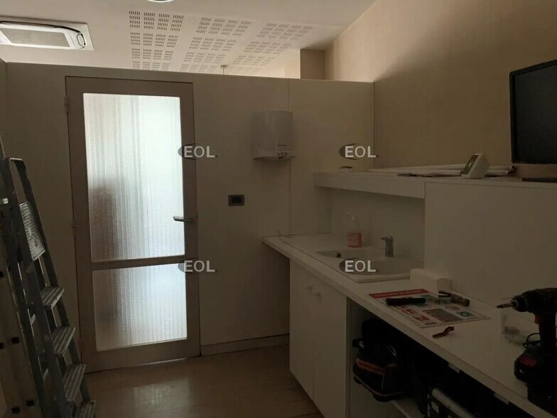 Retail in Sorgues for lease - Interior Photo - Image 2 of 4