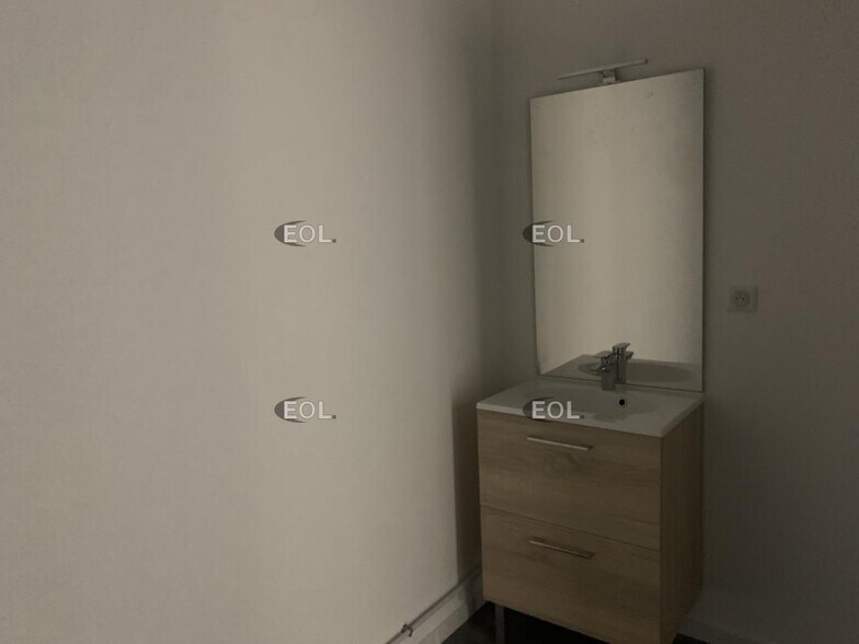 Office in Le Thor for lease - Interior Photo - Image 2 of 2