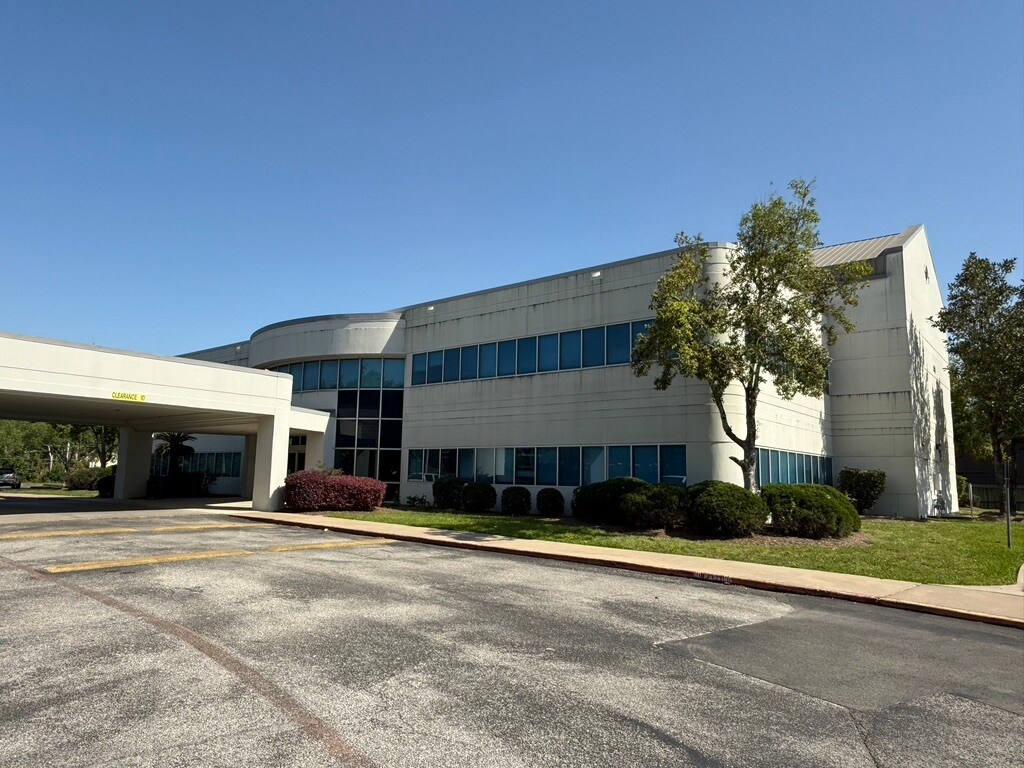 4102 Woodlawn Ave, Pasadena, TX for lease Building Photo- Image 1 of 6