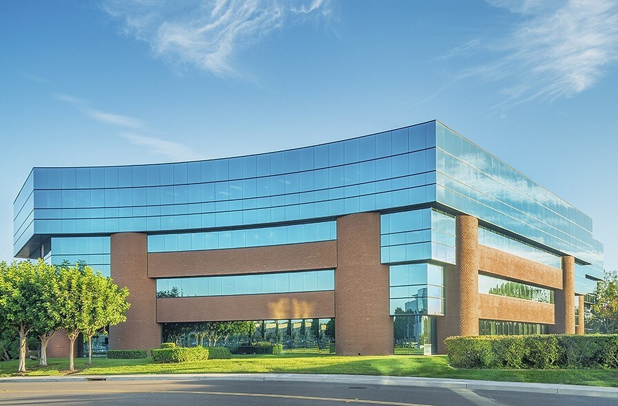 30 Corporate Park, Irvine, CA à louer - Photo du bâtiment - Image 3 de 8