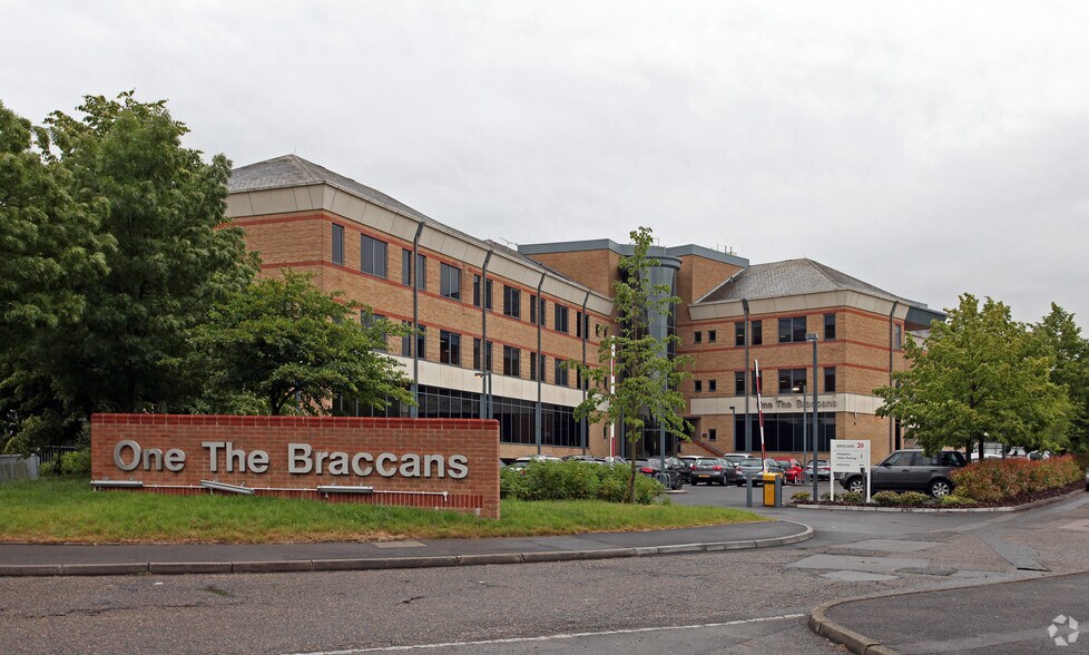 London Rd, Bracknell for sale - Primary Photo - Image 1 of 1