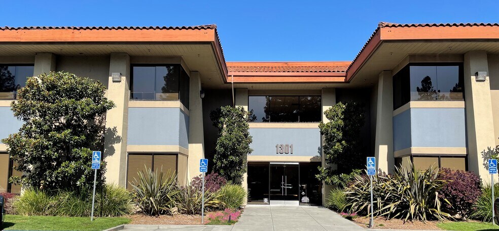 1301 Redwood Way, Petaluma, CA à louer - Photo du bâtiment - Image 2 de 2