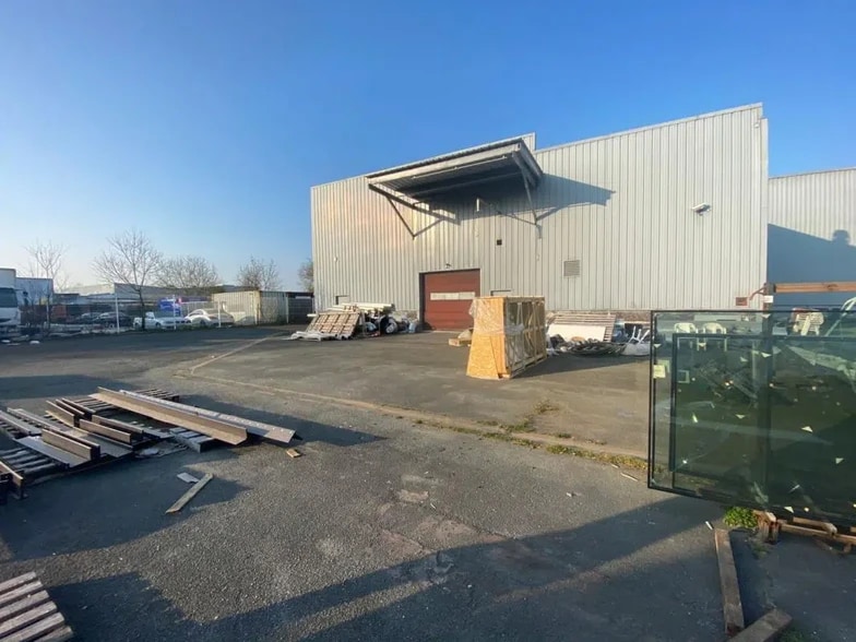 Flex in Lisses for lease - Primary Photo - Image 1 of 12