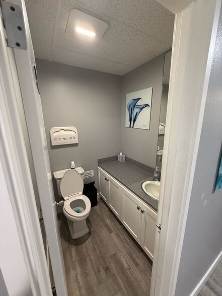 1920 E Katella Ave, Orange, CA for lease - Building Photo - Image 3 of 25