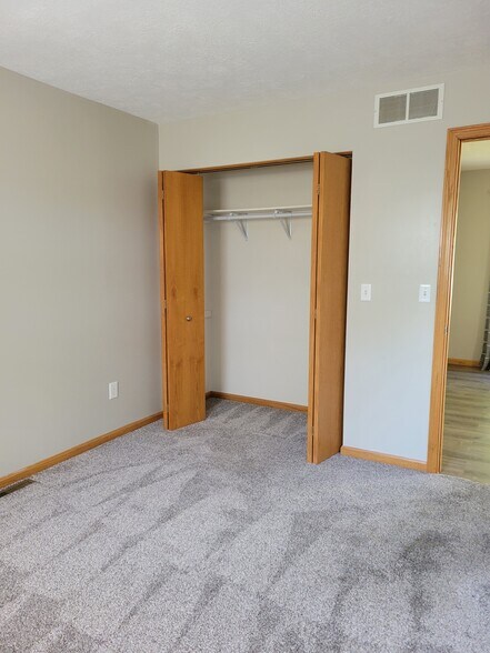 547 Ridge Ave NE, New Philadelphia, OH à vendre - Photo du bâtiment - Image 3 de 11