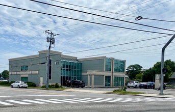 217 Merrick Rd, Amityville, NY for lease Building Photo- Image 1 of 8