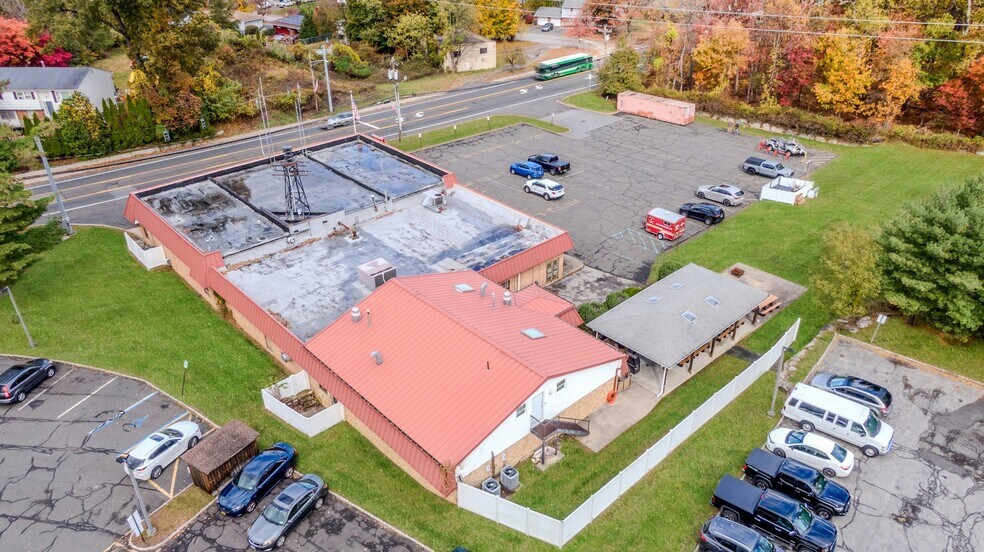 99 Ramapo rd, Thiells, NY à vendre - Photo du bâtiment - Image 2 de 59