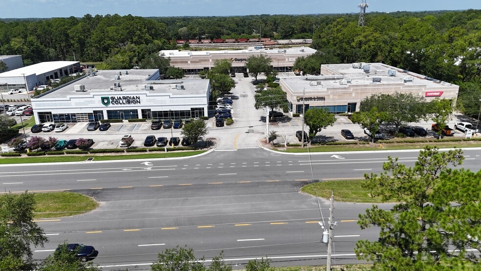 7818 Philips Hwy, Jacksonville, FL for lease - Building Photo - Image 2 of 6