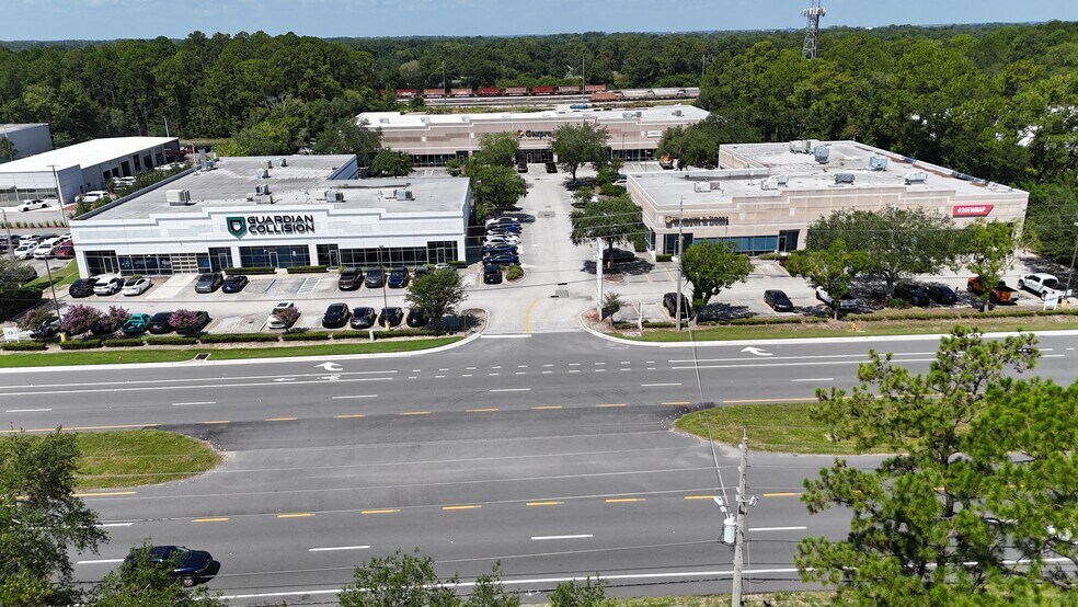 7818 Philips Hwy, Jacksonville, FL à louer - Photo du bâtiment - Image 2 de 6