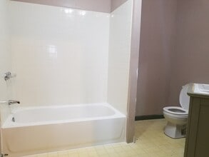 208 S Pulaski St, Baltimore, MD for lease Interior Photo- Image 2 of 30