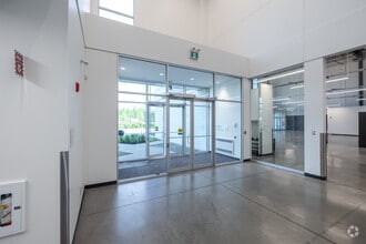 970-980 Pl Paul-Kane, Laval, QC for lease Interior Photo- Image 1 of 11