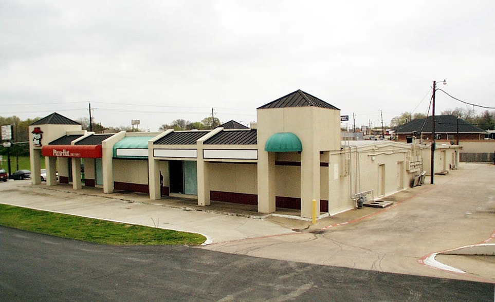 235-249 N Hampton Rd, DeSoto, TX à louer - Photo du bâtiment - Image 2 de 8