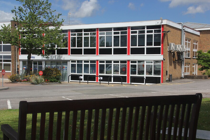 102 Lower Guildford Rd, Woking à louer - Photo du bâtiment - Image 1 de 2