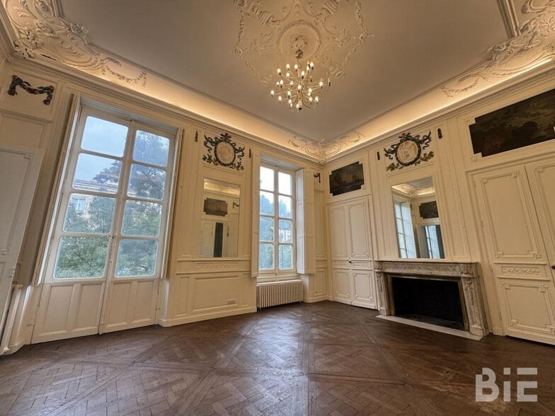 17 Cours Georges Clémenceau, Bordeaux for lease - Interior Photo - Image 2 of 5