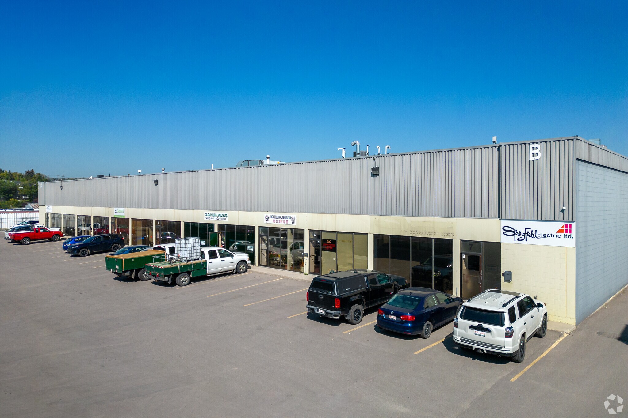 624 Beaver Dam Rd NE, Calgary, AB for sale Primary Photo- Image 1 of 1