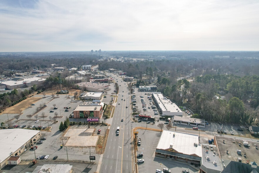 2401-2403 Battleground Ave, Greensboro, NC for lease - Building Photo - Image 3 of 5