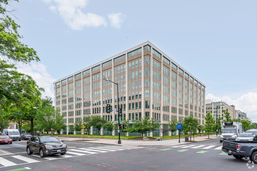 999 N Capitol St NE, Washington, DC à louer - Photo principale - Image 1 de 26