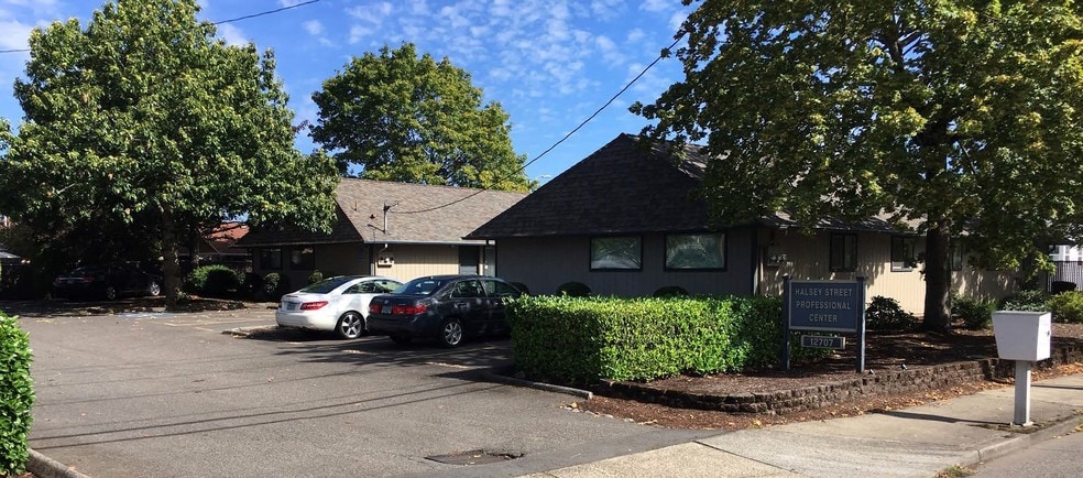 12707 NE Halsey St, Portland, OR for lease - Primary Photo - Image 1 of 7
