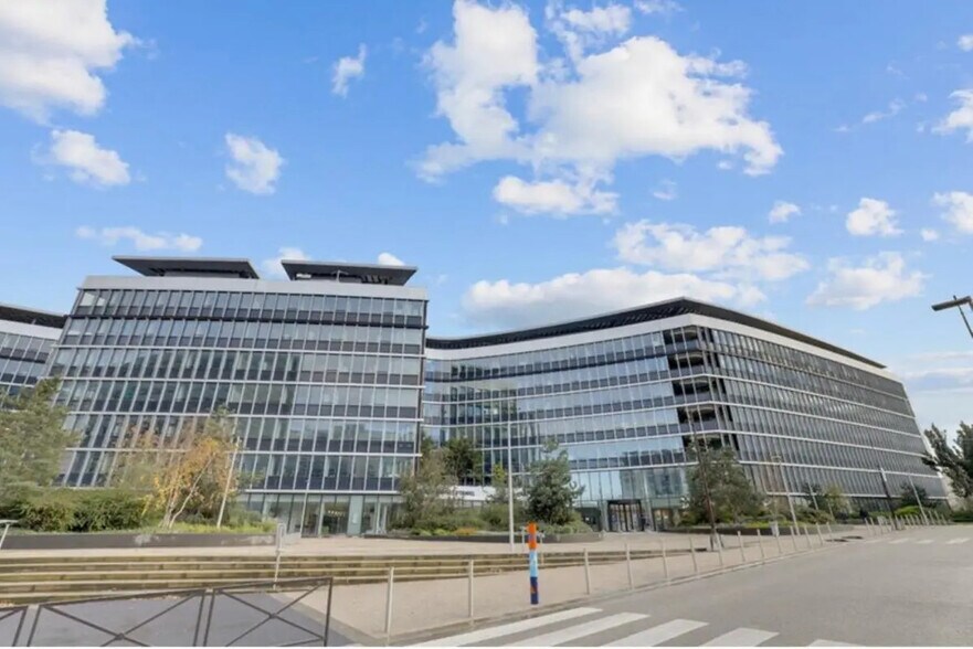 18-20 Rue Des Deux Gares, Rueil-Malmaison à louer - Photo du bâtiment - Image 2 de 5