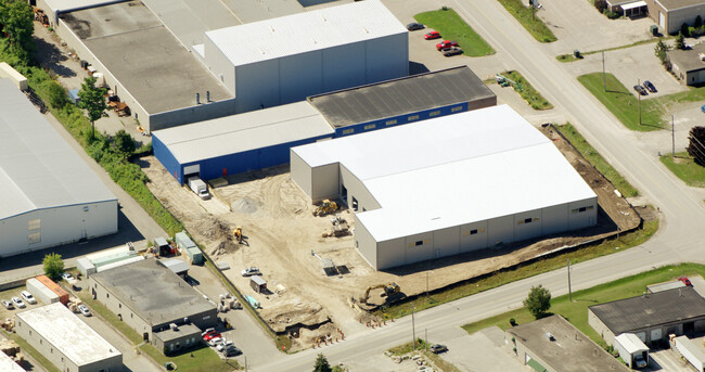 Plus de détails pour 65 Welham Rd, Barrie, ON - Industriel à vendre