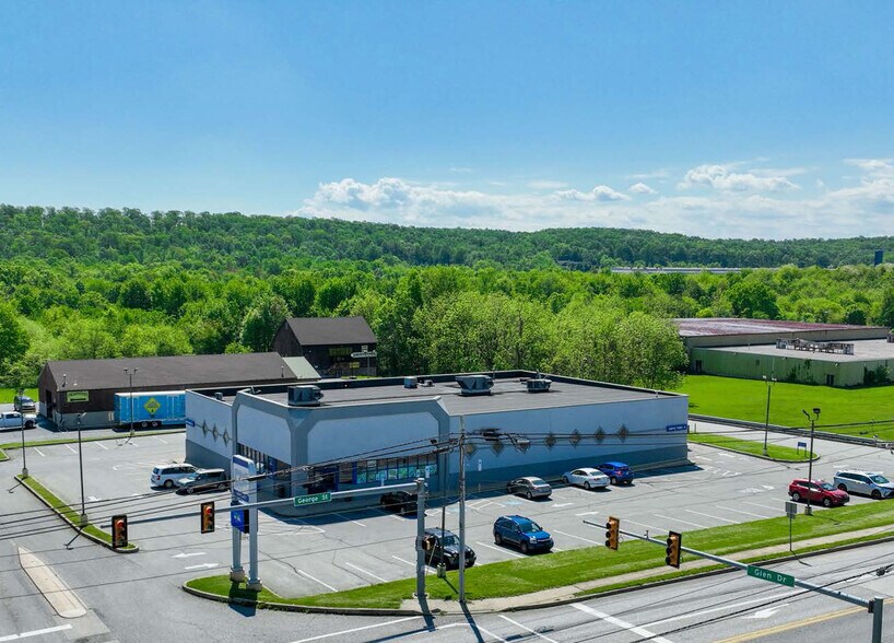 4135 N George St Extn, Manchester, PA à louer - Photo du bâtiment - Image 2 de 2