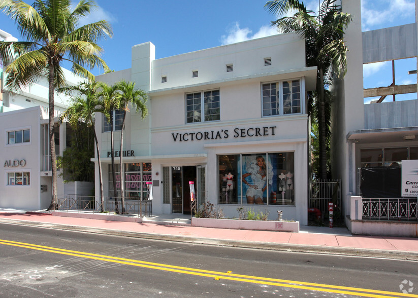 745 Collins Ave, Miami Beach, FL for lease - Building Photo - Image 1 of 1