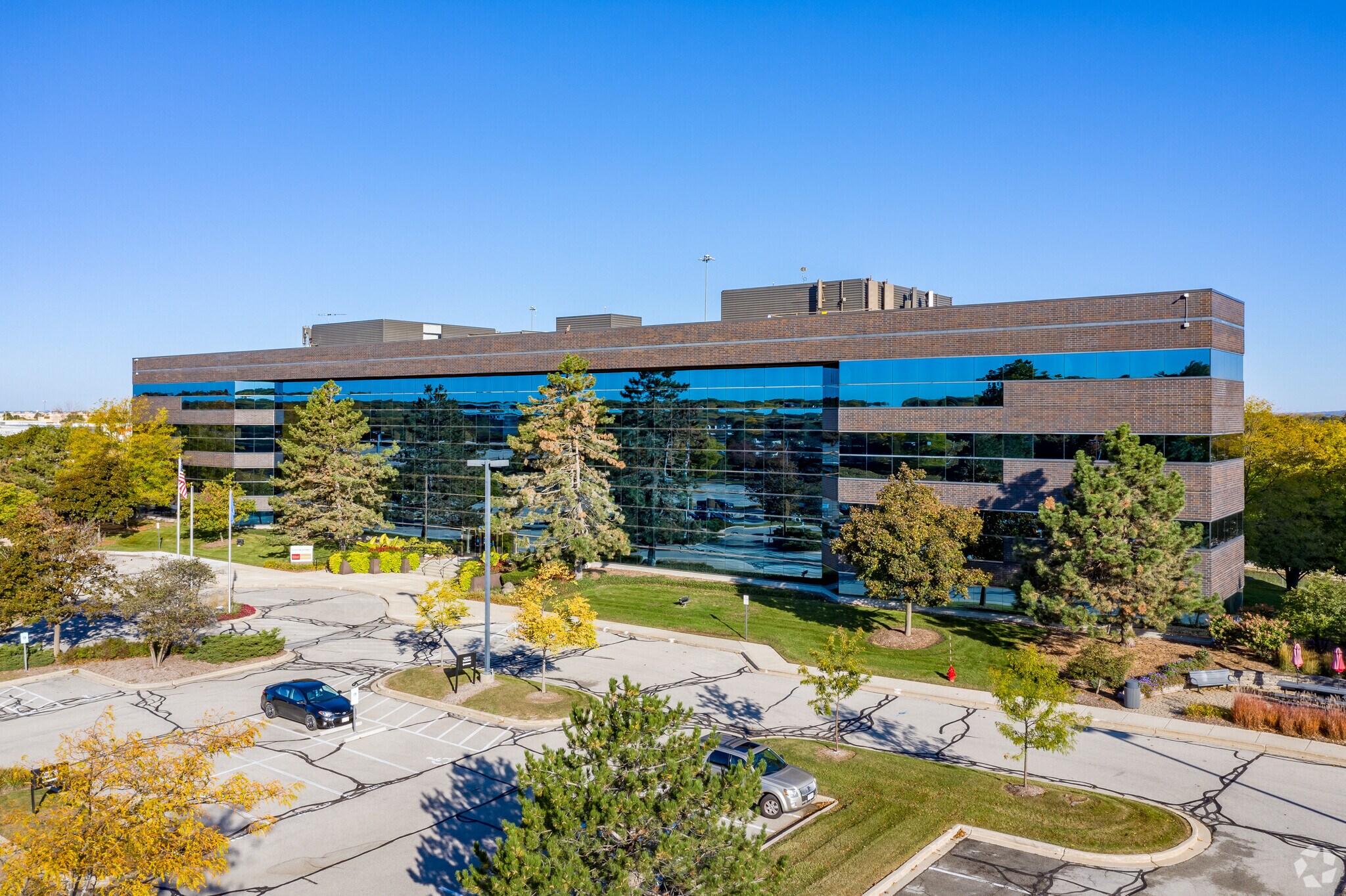 20800 Swenson Dr, Waukesha, WI for lease Primary Photo- Image 1 of 10