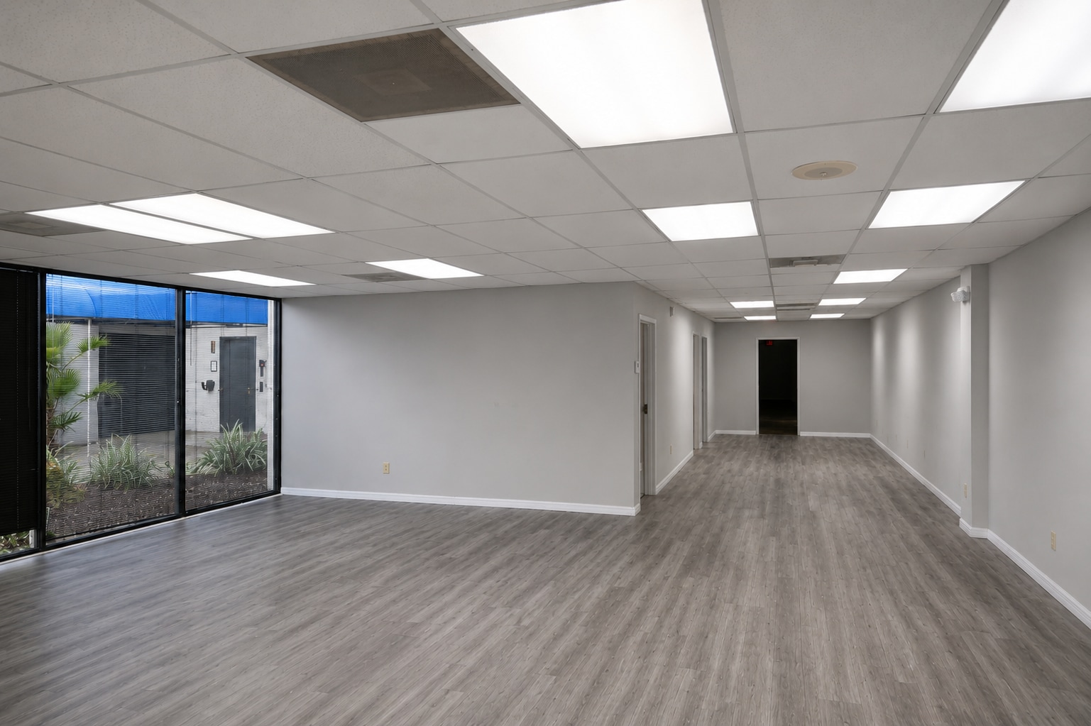 8402 Laurel Fair Cir, Tampa, FL for lease Interior Photo- Image 1 of 6